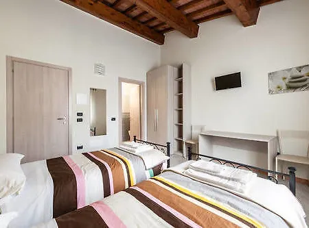 B&B Bianchi 64 Bed & Breakfast Pisa