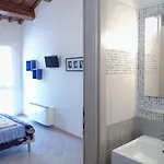 Bianchi 64 Bed & Breakfast Pisa